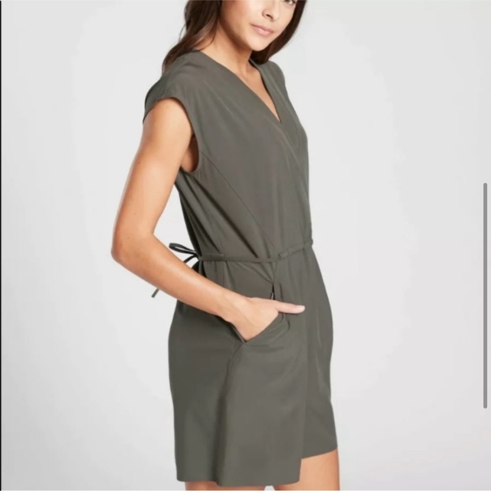 Athleta Drawstring Tie Jumpsuit Romper Green Size Small